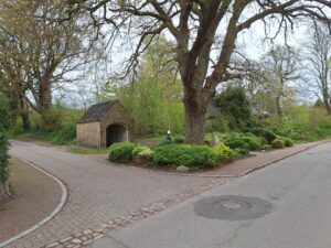 Die Dorfmitte an der Eiche